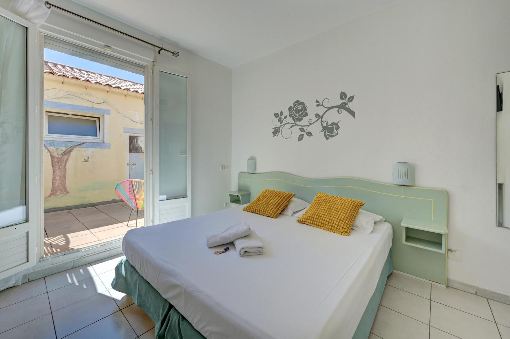 Hotel Camille Saintes-Maries-de-la-Mer Exterior photo