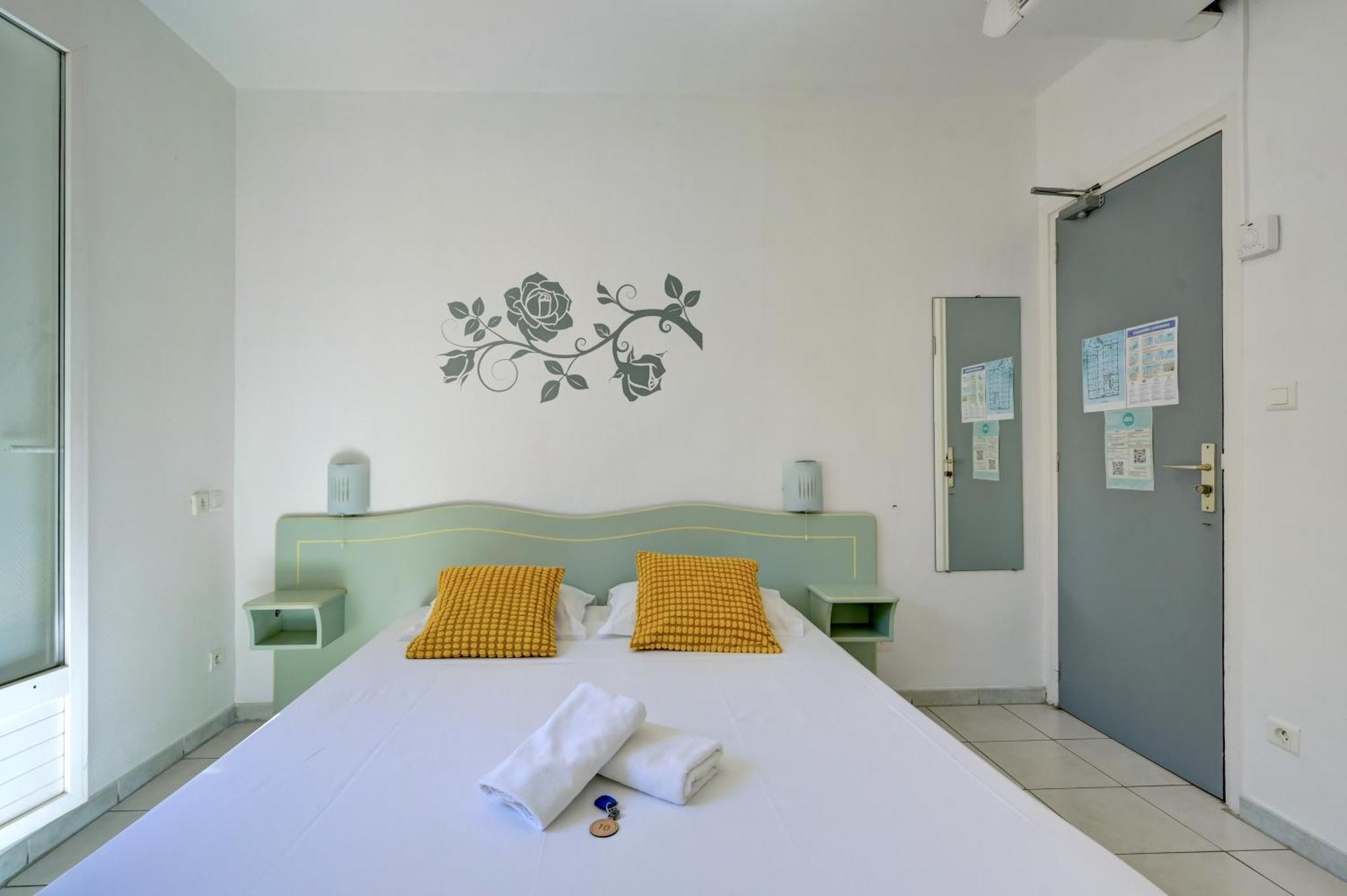 Hotel Camille Saintes-Maries-de-la-Mer Exterior photo